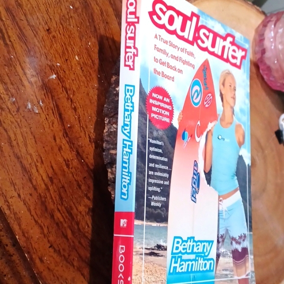 Soul Surfer book - Picture 3 of 6
